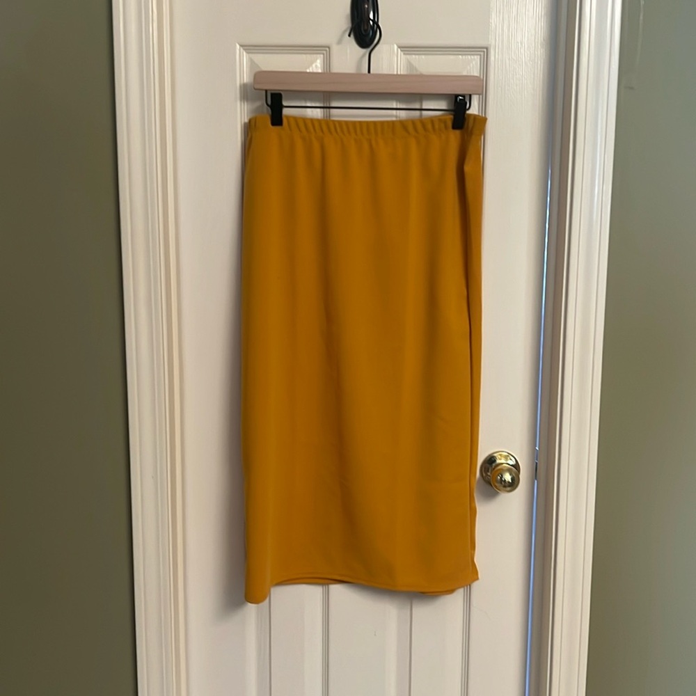 Ada Faye Textured Pencil Skirt in Mustard NWT (New with Tags)